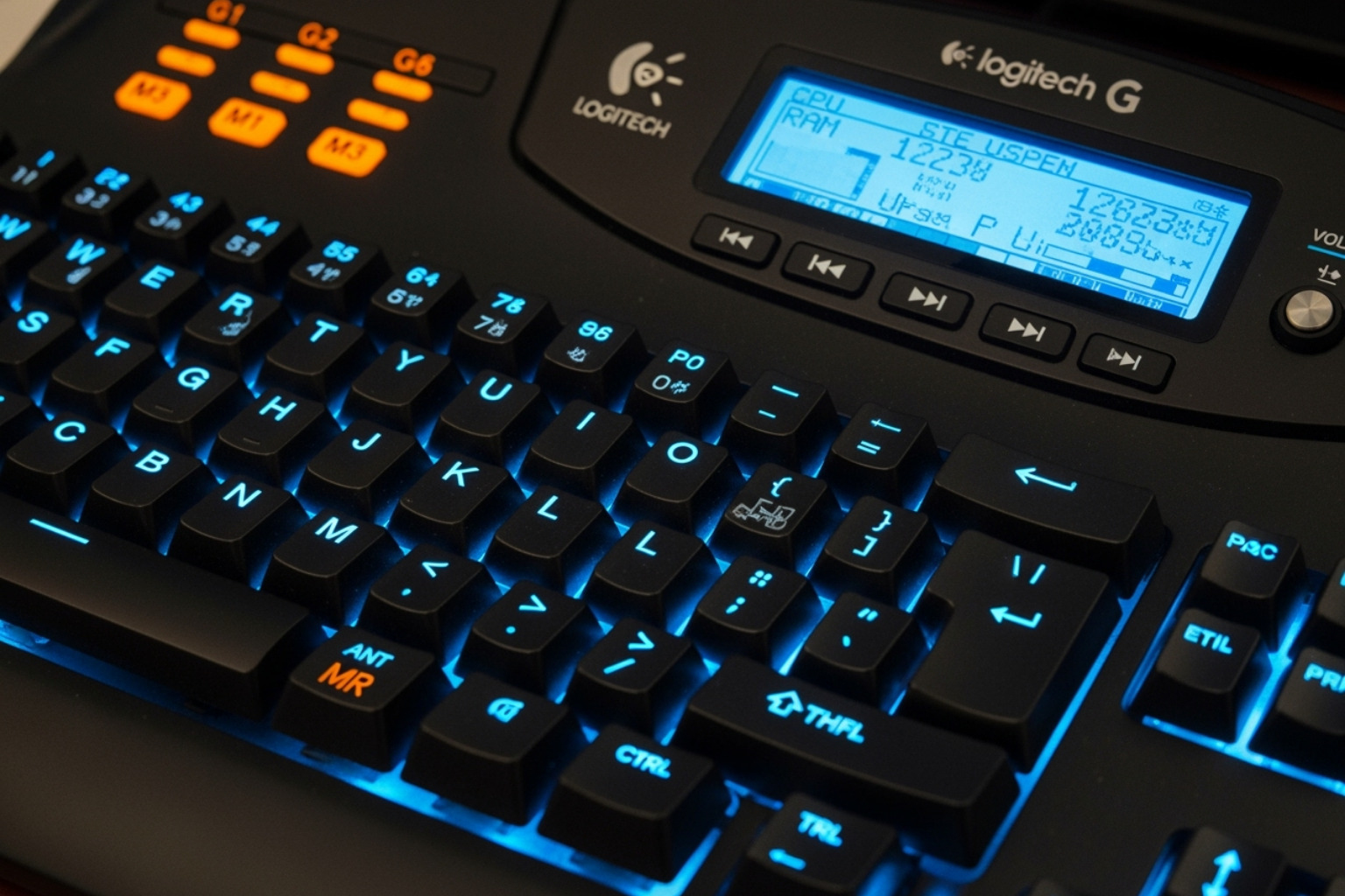 Classic Logitech G15 keyboard with its LCD screen illuminated - g15tools com gadget Classic Logitech G15 keyboard with its LCD screen illuminated - g15tools com gadget