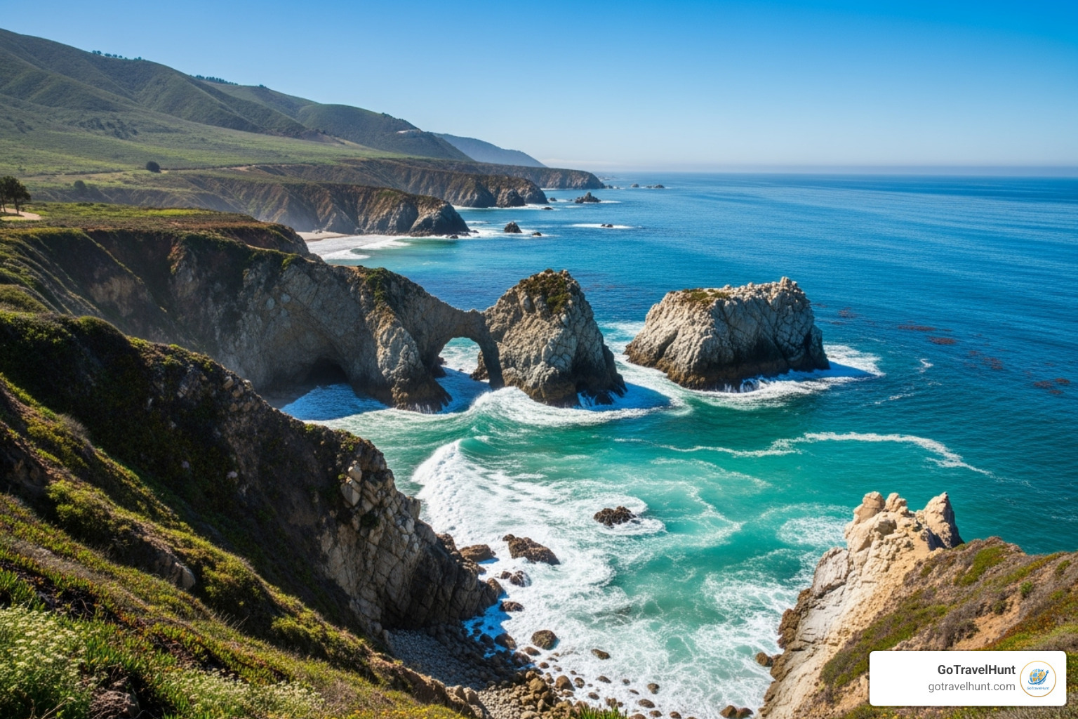 image of the dramatic coastline at Laguna Beach with turquoise water - cool weekend vacations