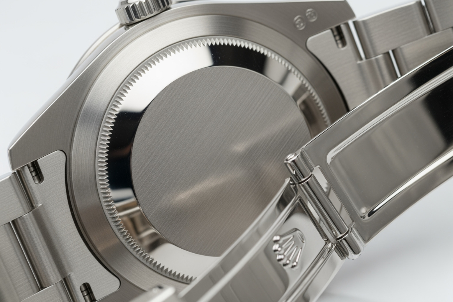 Rolex case back and bracelet clasp - how to spot fake Rolex