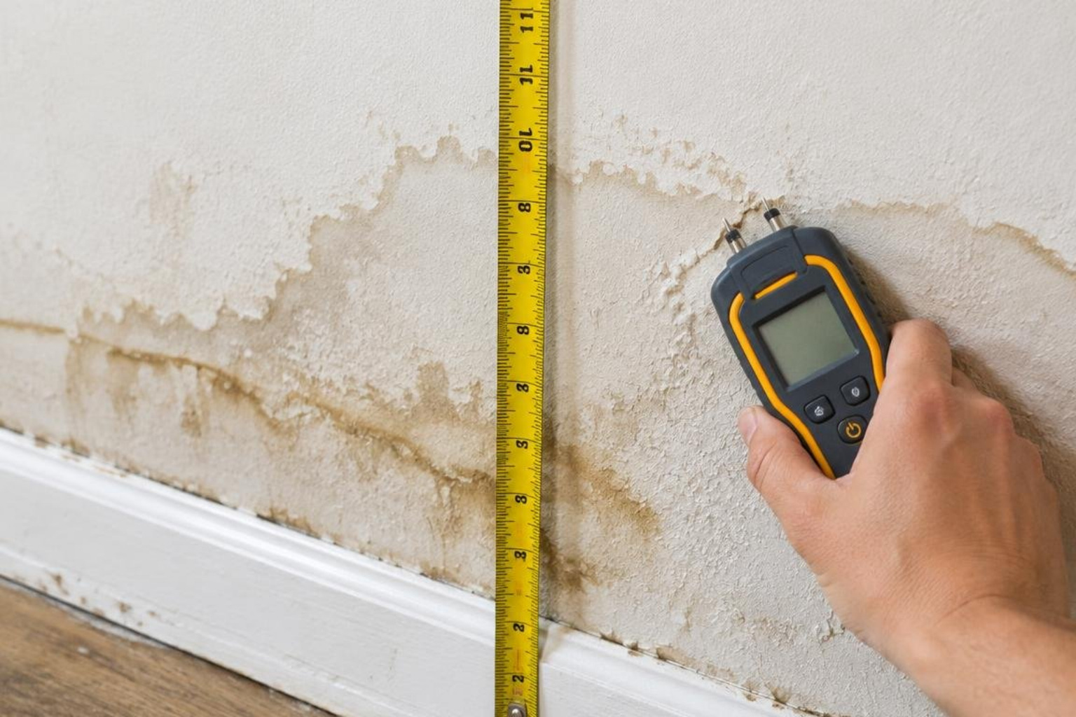 measuring waterlines on drywall with moisture meters measuring waterlines on drywall with moisture meters